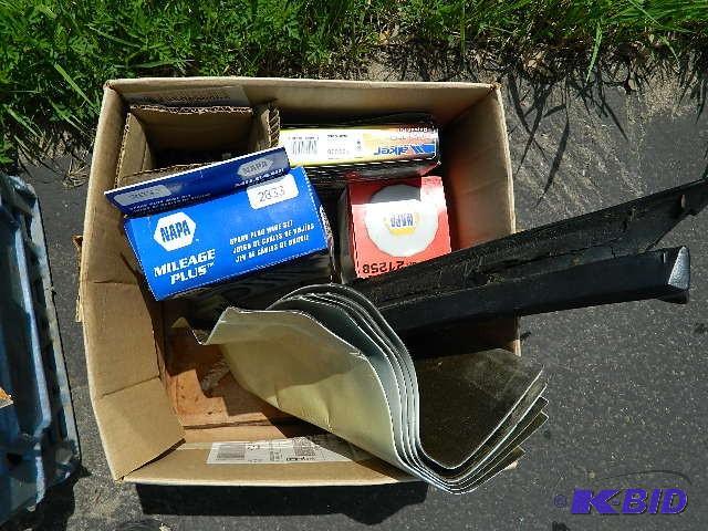 lot 90 image: 1967 Camaro mixed lot of parts to include Ne...