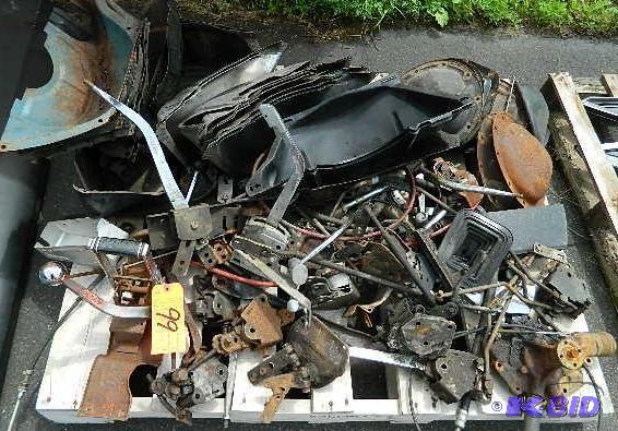 lot 99 image: Muncie 4 speed shifters, flywheel covers, rea...