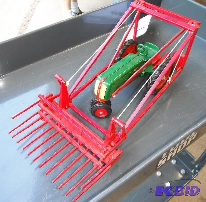 lot 1 image: Metal Oliver 70 Row Crop tractor with Farmhan...