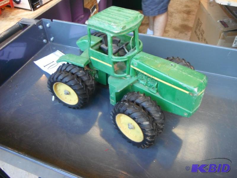 lot 10 image: John Deere Tractor...