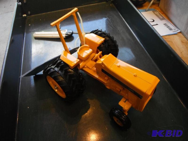 lot 101 image: Massey Ferguson&nbsp50E&nbspIndustrial Trac...