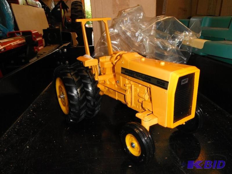 lot 108 image: Massey Ferguson&nbsp50E&nbspIndustrial Trac...