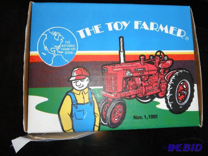 lot 110 image: Farmall Super M-TA Tractor...