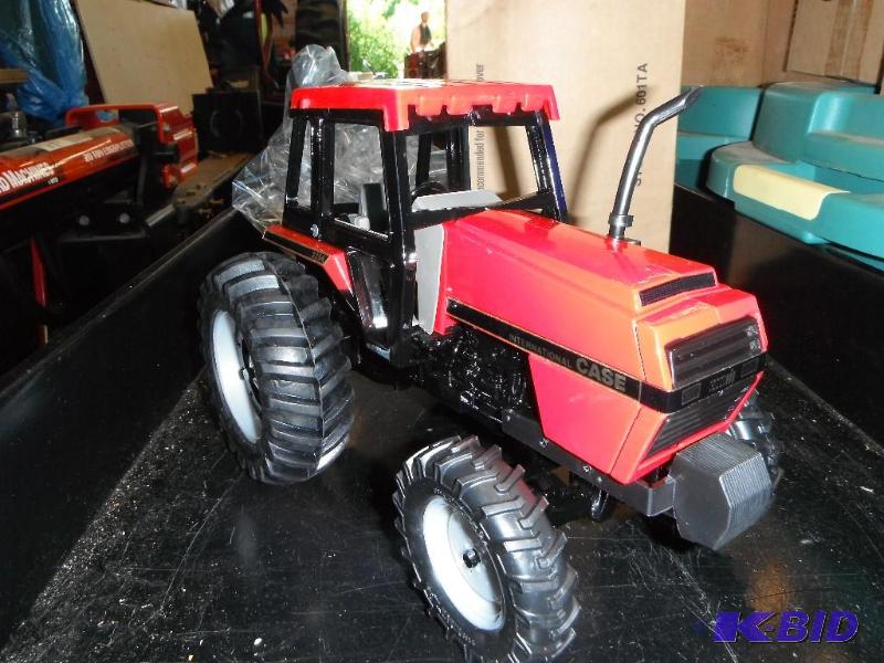 lot 112 image: Case International 3294 Tractor Case Collecto...
