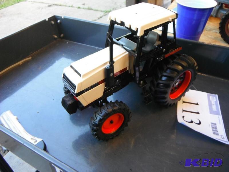 lot 113 image: Case 3294 Tractor ...