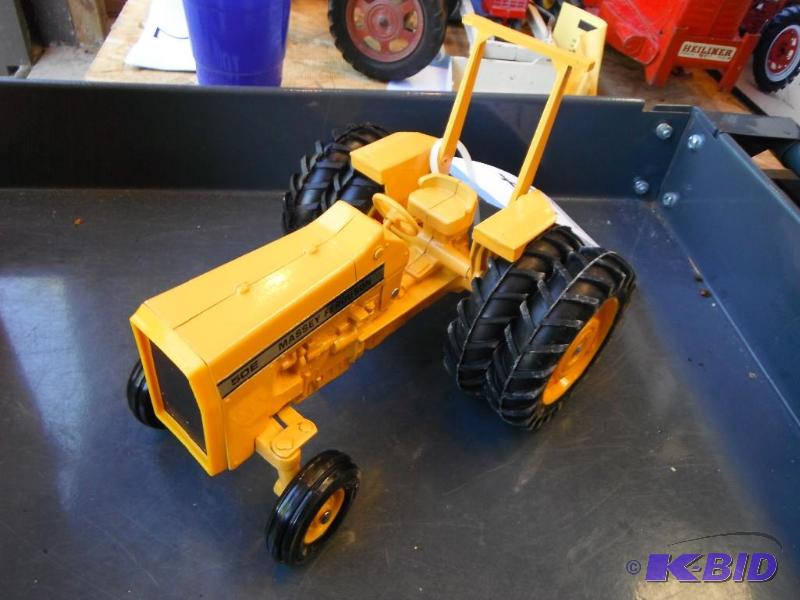 lot 114 image: Massey Ferguson&nbsp50E&nbspIndustrial Trac...