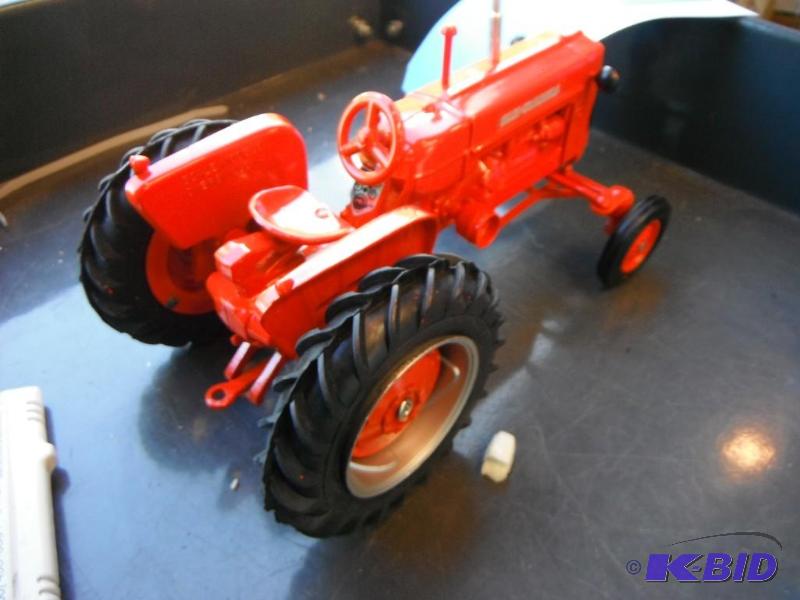lot 117 image: Allis-Chalmers D17 Tractor...