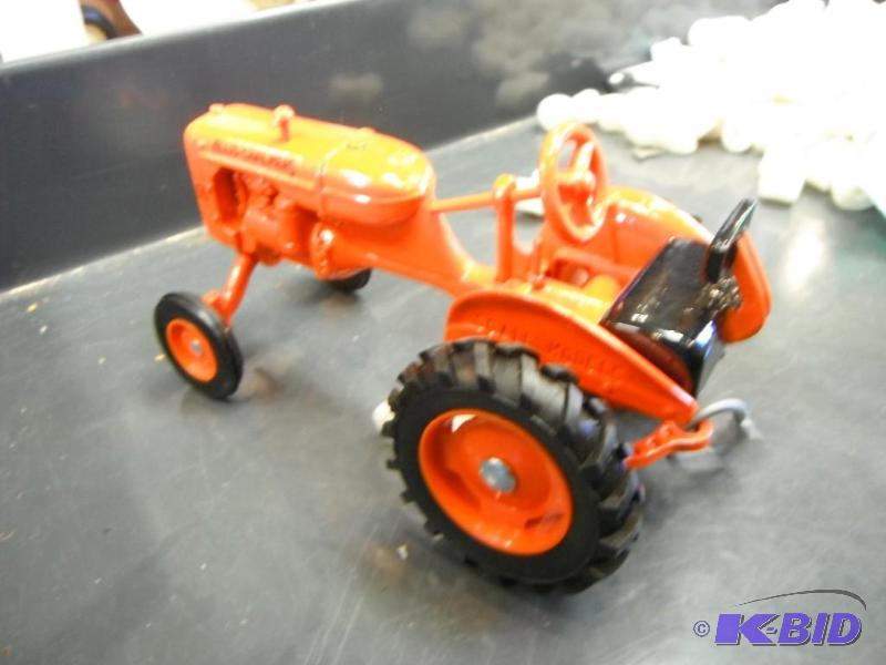 lot 118 image: Allis Chalmers B Tractor ...