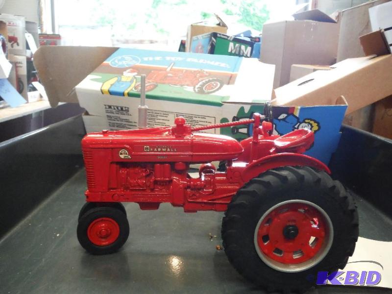 lot 119 image: McCormick Deering Farmall&nbspDiesel Super M...