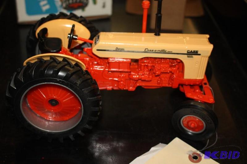 lot 122 image: Case 800 Diesel Case-o-matic Tractor...
