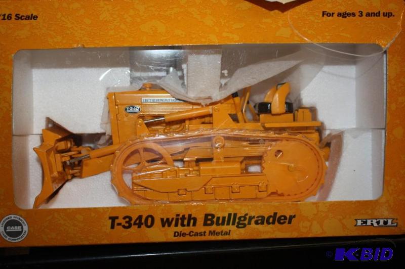 lot 128 image: Case T340&nbspwith Bullgrader Tractor...