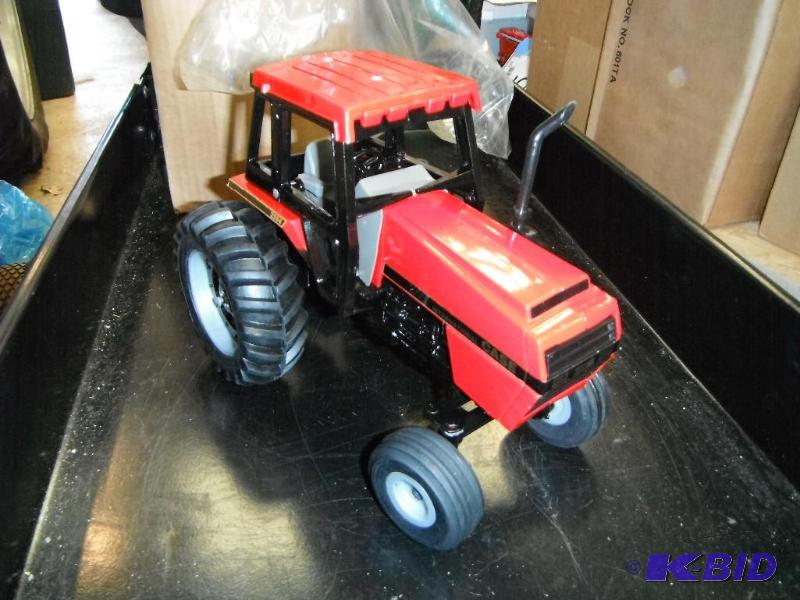 lot 131 image: Case International 2594 Tractor Case Collecto...