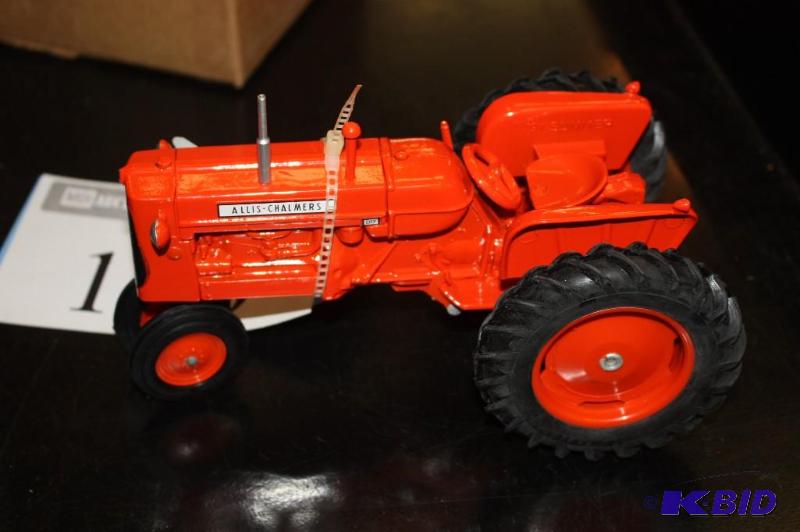 lot 136 image: Allis-Chalmers D17 Tractor...