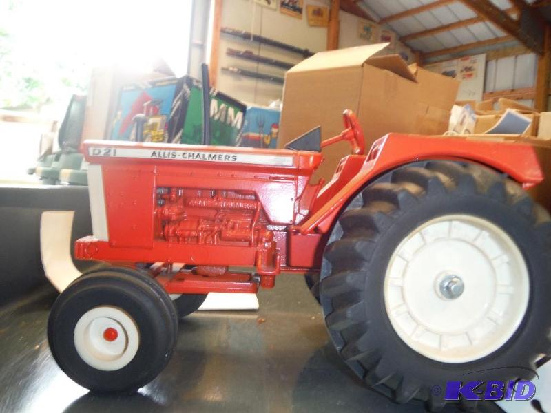 lot 138 image: Allis-Chalmers D21 Tractor...