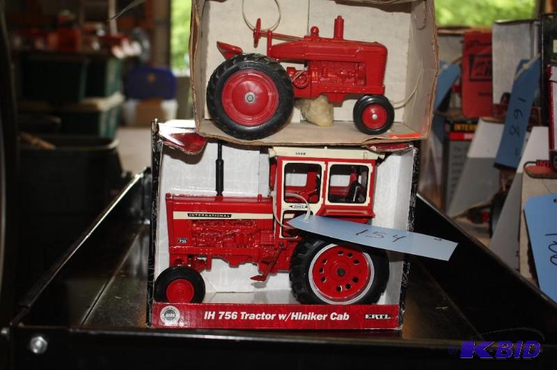 lot 154 image: IH 756 Tractor with Hiniker Cab and Heritage ...
