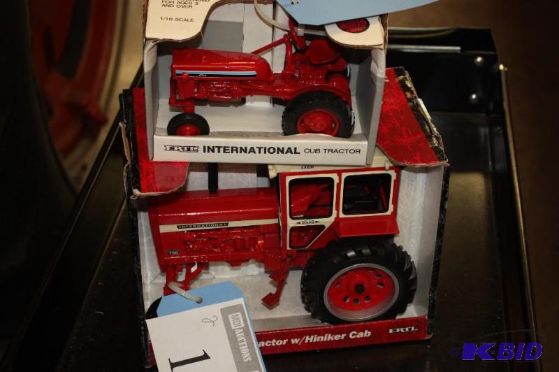 lot 155 image: IH 756 Tractor with Hiniker Cab and Internati...
