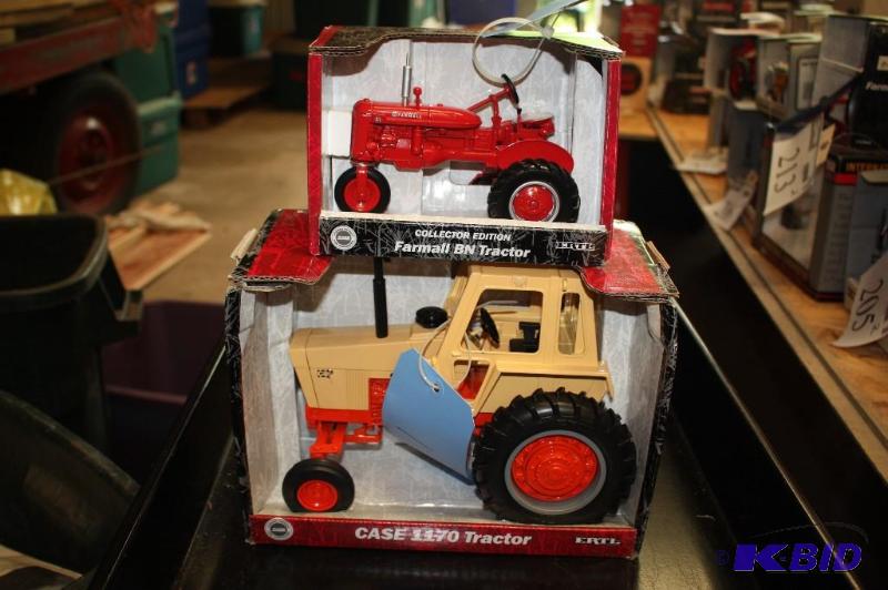 lot 172 image: Case 1170 Tractor and Collectors Edition Farm...