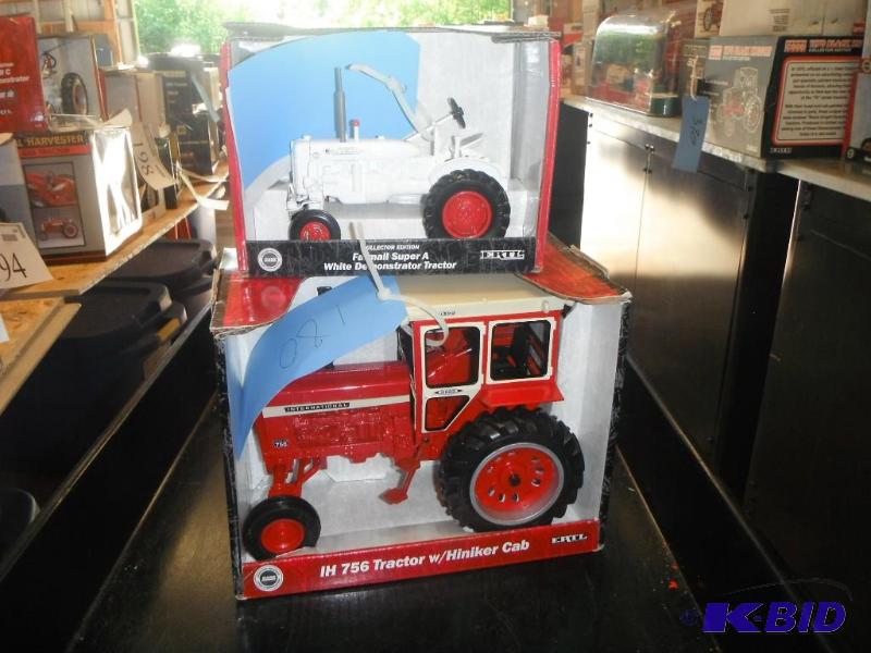 lot 180 image: IH 756 Tractor&nbspwith Hiniker&nbspCab and...