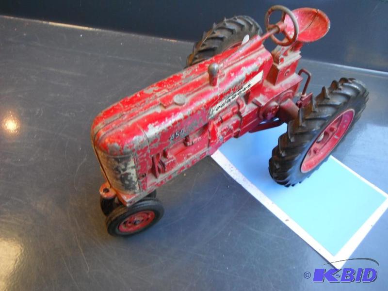 lot 19 image: Vintage Farmall 450 Toy Tractor...
