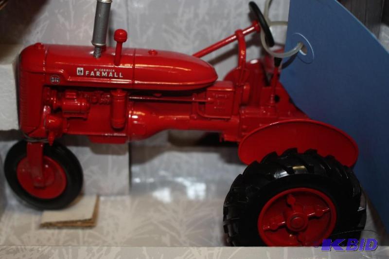 lot 195 image: Collectors Edition Farmall BN Tractor and Int...