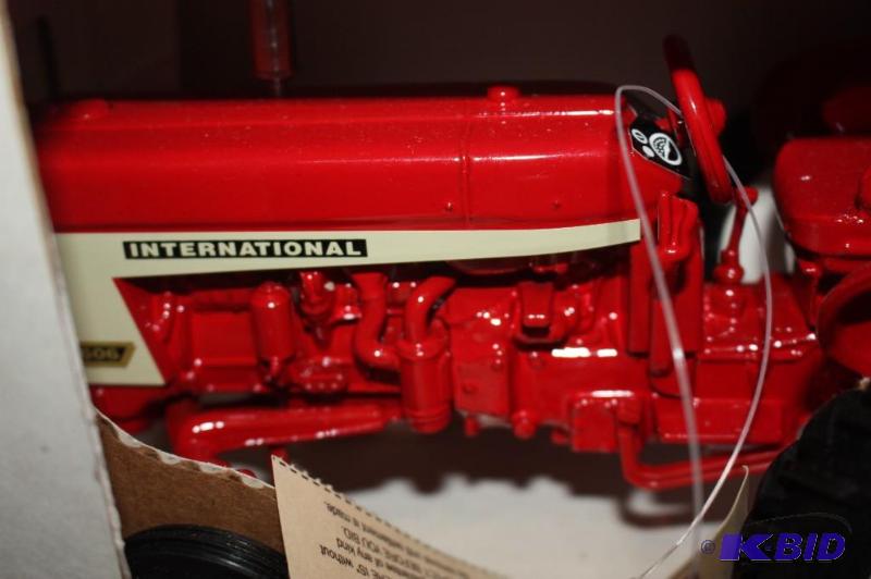 lot 198 image: Case International 606 Tractor&nbspand Colle...