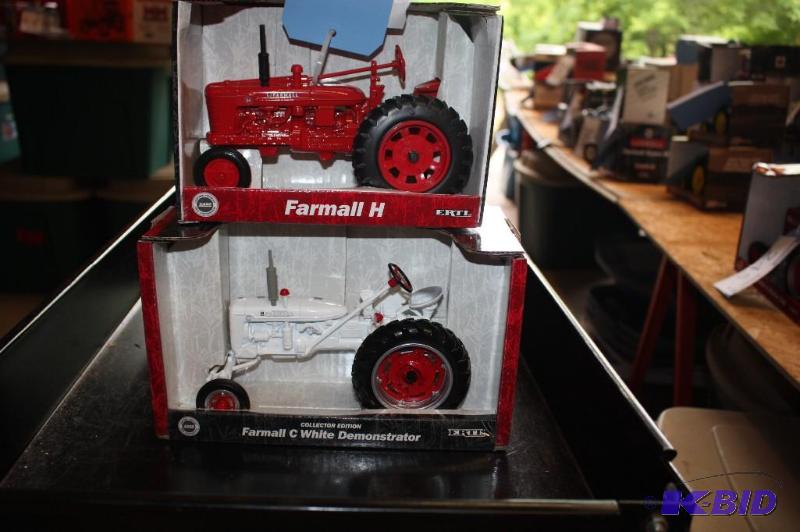 lot 209 image: Farmall H Tractor&nbspand Collectors Edition...