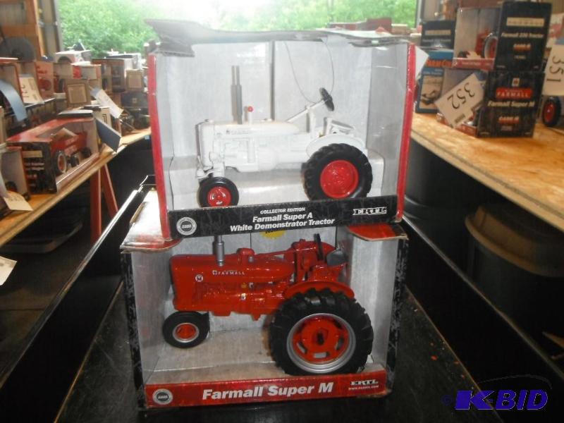 lot 217 image: Collectors Edition Farmall Super A White Demo...