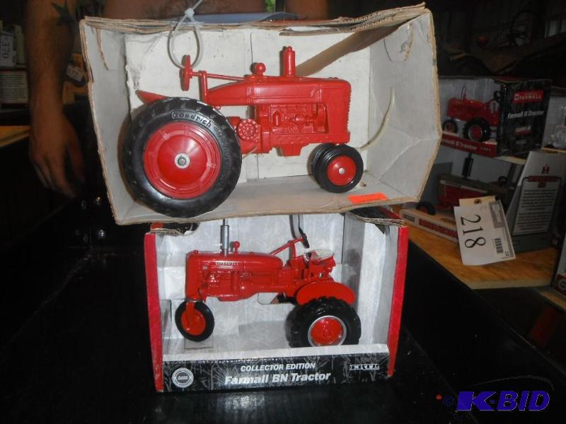 lot 219 image: Heritage&nbspTractor and Collectors Edition ...