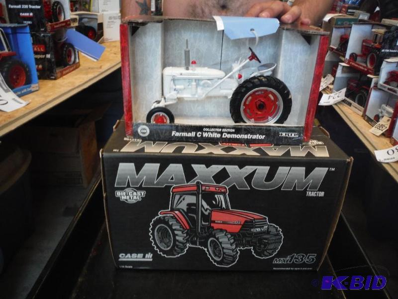 lot 231 image: Collectors Edition Farmall C White Demonstrat...