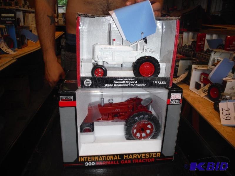 lot 238 image: Collectors Edition Farmall Super A White Demo...