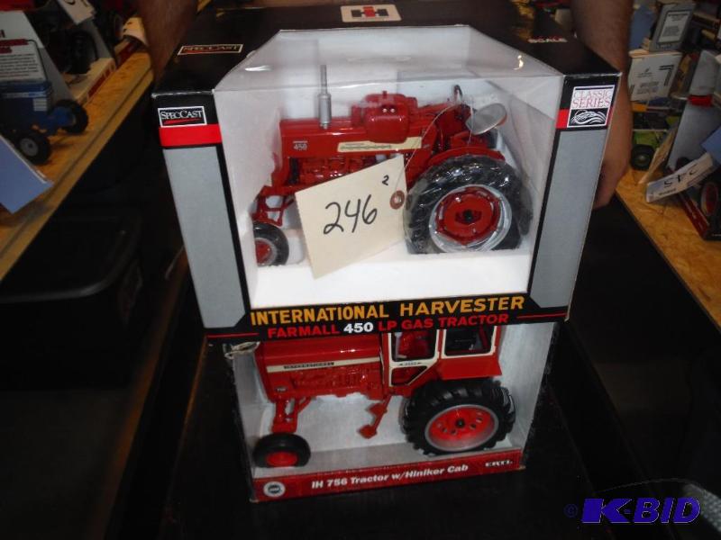 lot 246 image: International Harvester Farmall 450 LP Gas Tr...