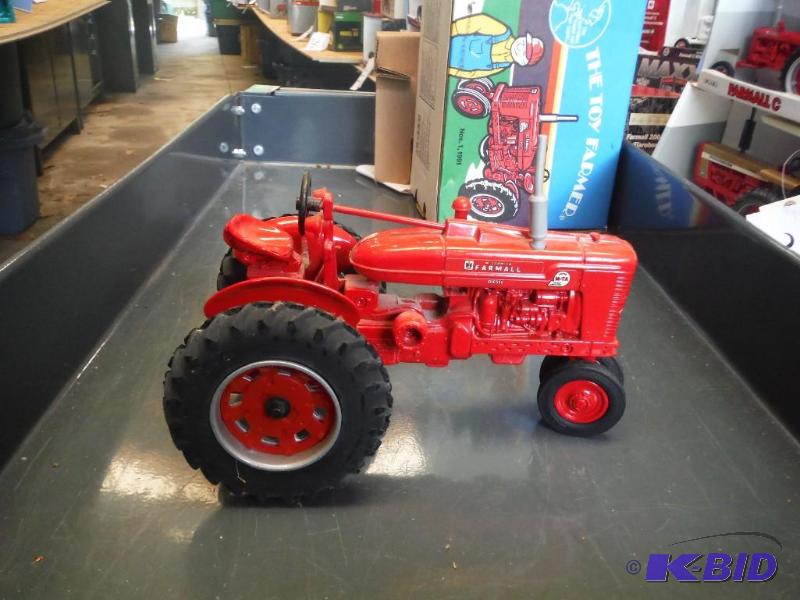 lot 262 image: Farmall&nbspSuper M-TA Tractor ...