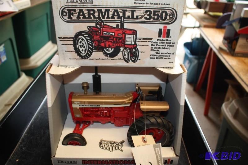 lot 265 image: Farmall 350 Tractor and International 1026 Tr...