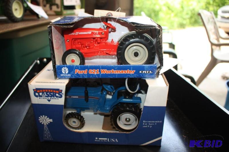 lot 266 image: Ford 621 Workmaster Tractor and Ford 1920 Tra...