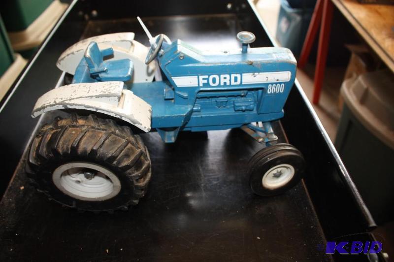 lot 268 image: Ford 8600 Tractor...