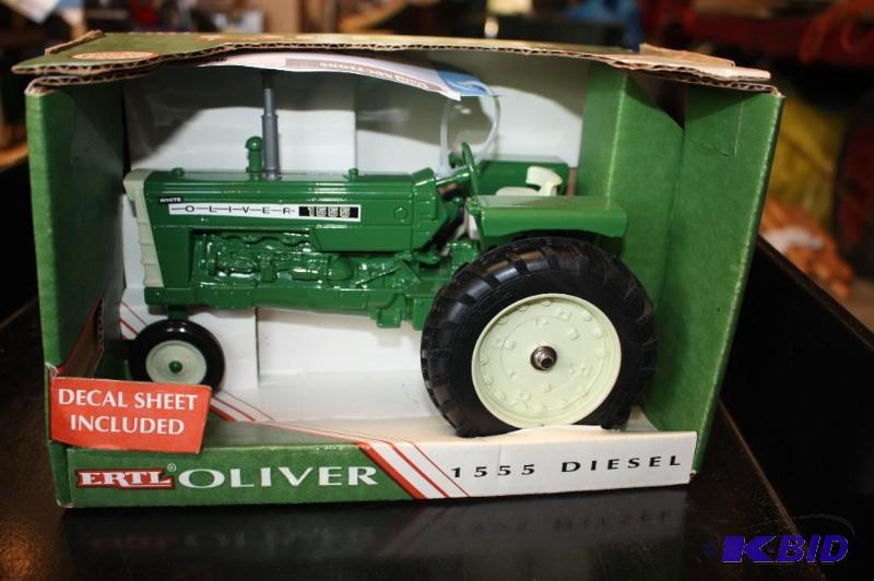 lot 280 image: Oliver 1555 Diesel Tractor...