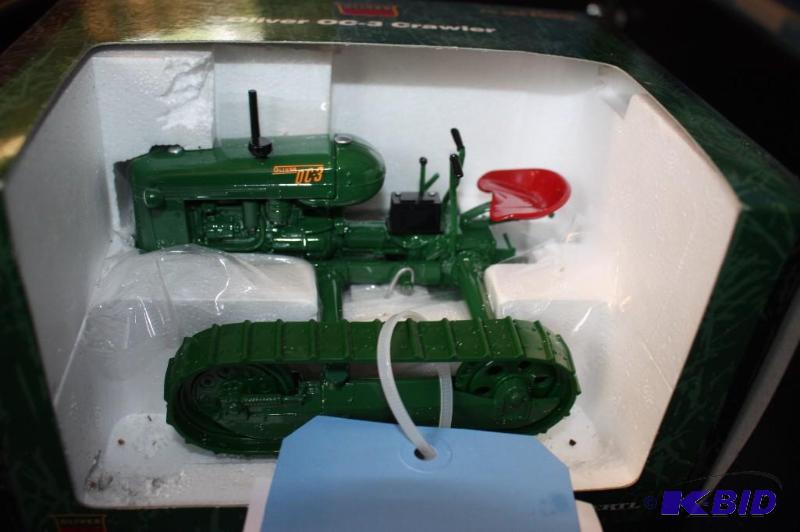 lot 284 image: Oliver OC-3 Crawler Tractor...