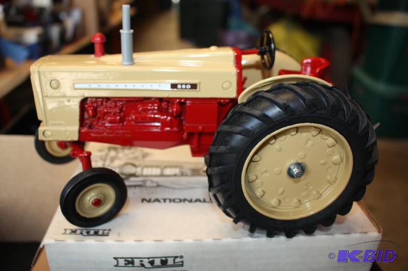 lot 285 image: Cockshutt 560 Tractor...