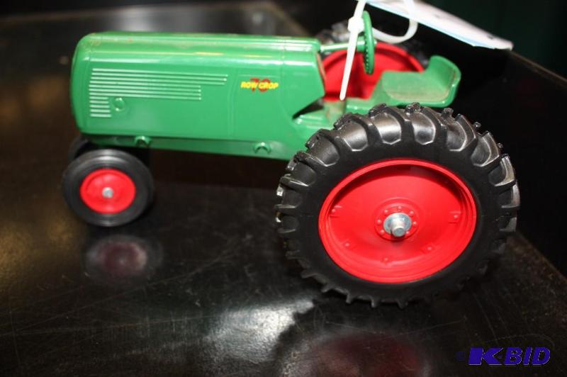 lot 292 image: Oliver Row Crop 70 Tractor...
