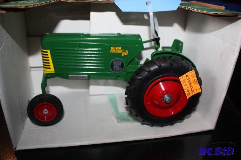 lot 293 image: Oliver Row Crop 88 Tractor...