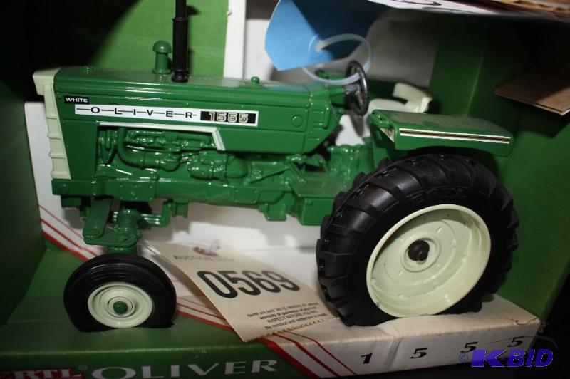 lot 296 image: Oliver 1555 Tractor...
