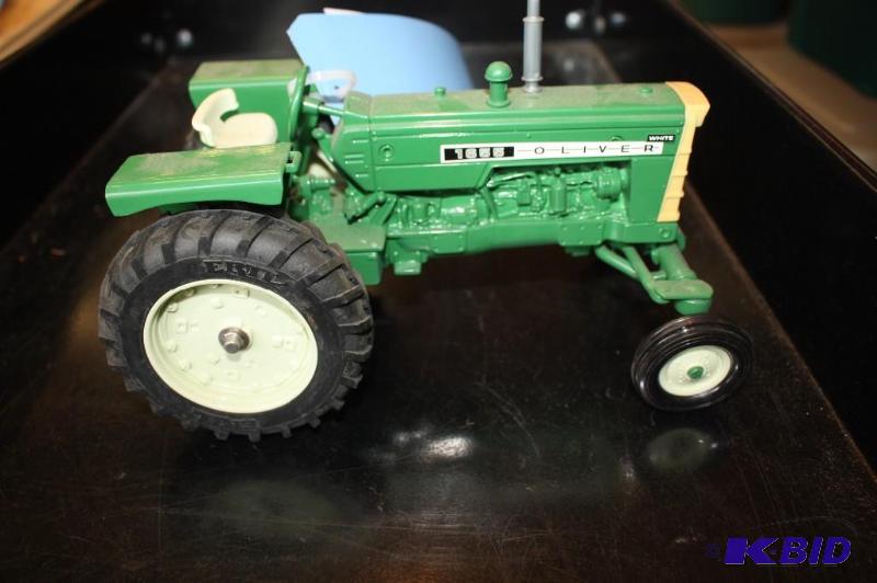 lot 299 image: Oliver 1655 Tractor...