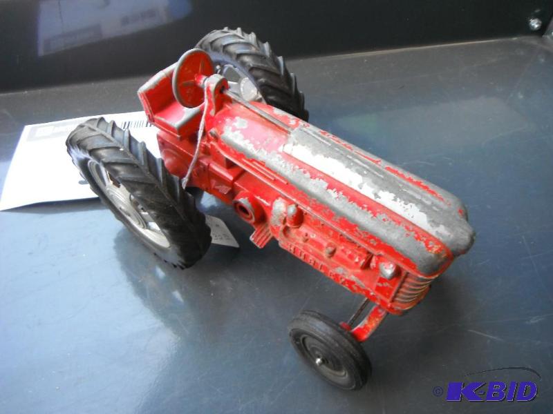 lot 3 image: Big Red Hubley Replica Cast Iron Farm Toy Tra...