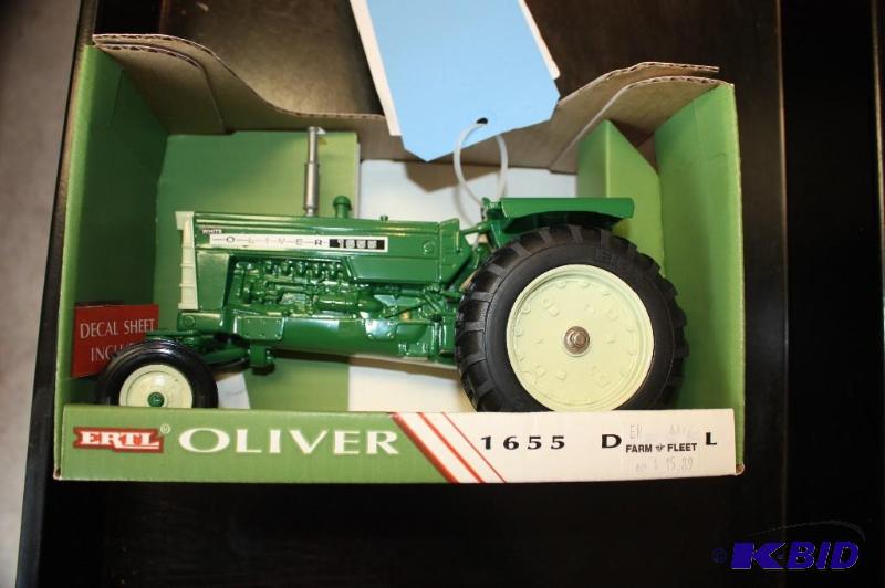lot 302 image: Oliver 1655 Diesel Tractor...