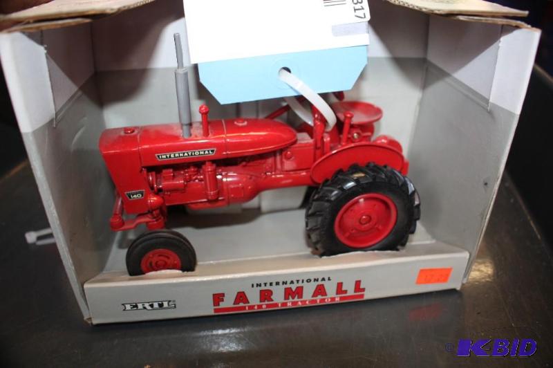 lot 317 image: Farmall&nbsp140 Tractor ...