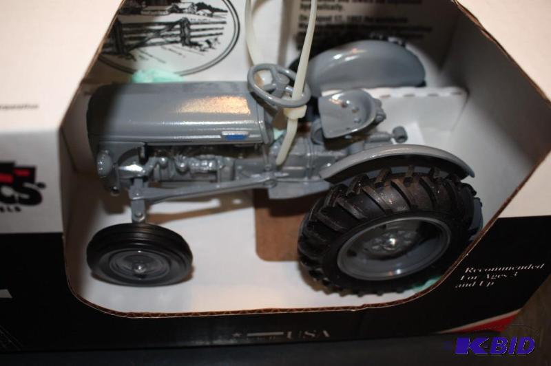 lot 366 image: Massey Ferguson Tractor...