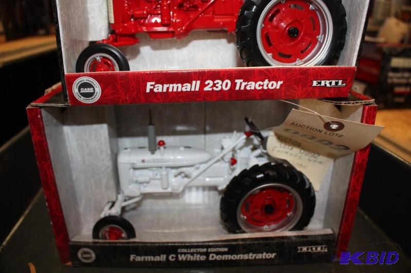 lot 371 image: Farmall 230 Tractor and Collectors Edition Fa...