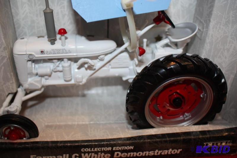 lot 373 image: Collectors Edition Farmall C White Demonstrat...
