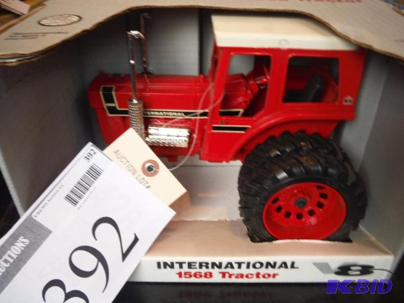 lot 392 image: International 1568 Tractor...