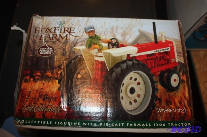 lot 405 image: Farmall 1206 Tractor with Collectible Figurin...